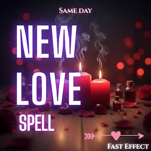 Może przedstawiać: Obraz promocyjny z dwoma płonącymi czerwonymi świecami, dymem i słowami "NEW LOVE SPELL" w dużych, jasnych literach. Widoczny jest również tekst "SAME DAY" i "FAST EFFECT", wraz z grafiką serca i strzałki.