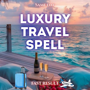 Könnte beinhalten: Das Bild zeigt einen blauen Rollkoffer, eine Champagnerflasche, zwei gefüllte Gläser und Erdbeeren auf einem Holzdeck mit Meerblick. Der Text lautet "Luxury Travel Spell" mit "Same Day" und "Fast Result".