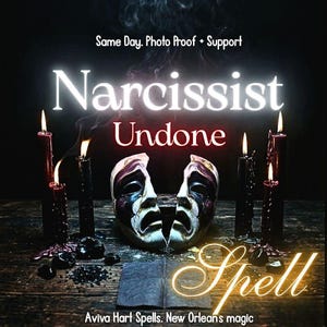 Könnte beinhalten: Eine geteilte Theatermaske steht zwischen vier schwarzen Kerzen mit brennenden Flammen. Der Text lautet: Same Day. Photo Proof + Support, Narcissist Undone, Spell und Aviva Hart Spells. New Orleans magic. Die Szene ist dunkel.