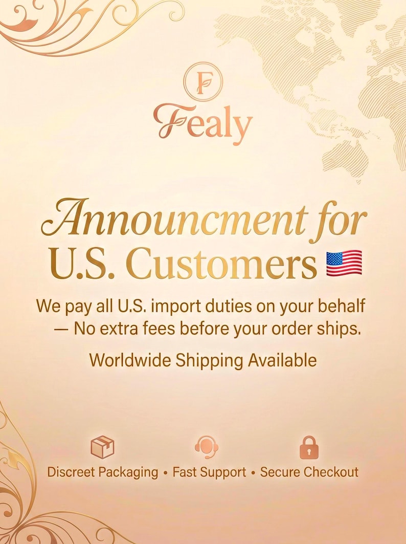 Op de afbeelding: Een promotionele afbeelding met het Fealy-logo en tekst. De tekst luidt "Aankondiging voor Amerikaanse klanten" met een Amerikaanse vlag. Aanvullende tekst luidt: "Wij betalen alle Amerikaanse invoerrechten namens u - Geen extra kosten voordat uw bestelling wordt verzonden."