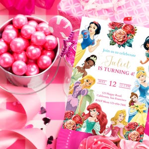 Peut inclure: Panneau en bois rustique avec l'inscription "Welcome to our home" en lettres blanches. Le panneau présente une finition vieillie et un design simple et accueillant, idéal pour la décoration de la porte d'entrée.