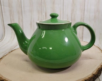 Hall China New York Dresden 4 Cup Emerald Teapot with Standard Gold Design