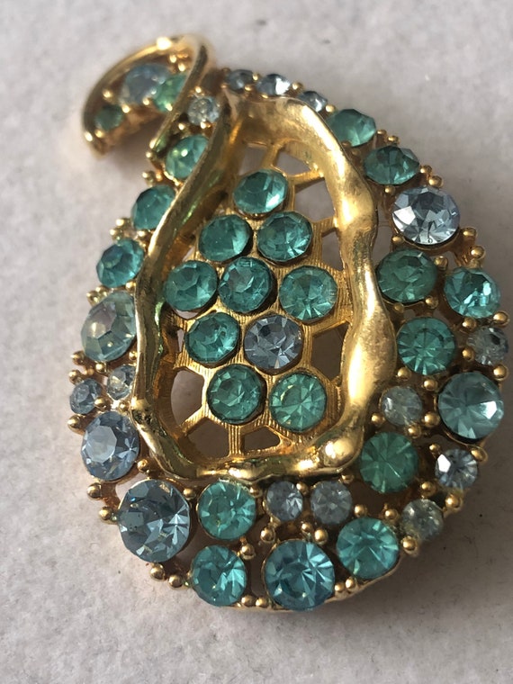 Vintage Lisner Teal Rhinestone Gold Tone Brooch - image 9