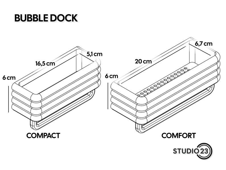 Może przedstawiać: Dwa czarno-białe rysunki liniowe organizer&oacute;w Bubble Dock z etykietami Compact i Comfort. Model Compact ma wymiary 16,5 cm na 5,1 cm na 6 cm. Model Comfort ma wymiary 20 cm na 6,7 cm na 6 cm i posiada perforowaną podstawę. Dołączone logo Studio 23.