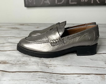 Frye Metallic Melissa Lug Pewter Leather Loafers - sz 6