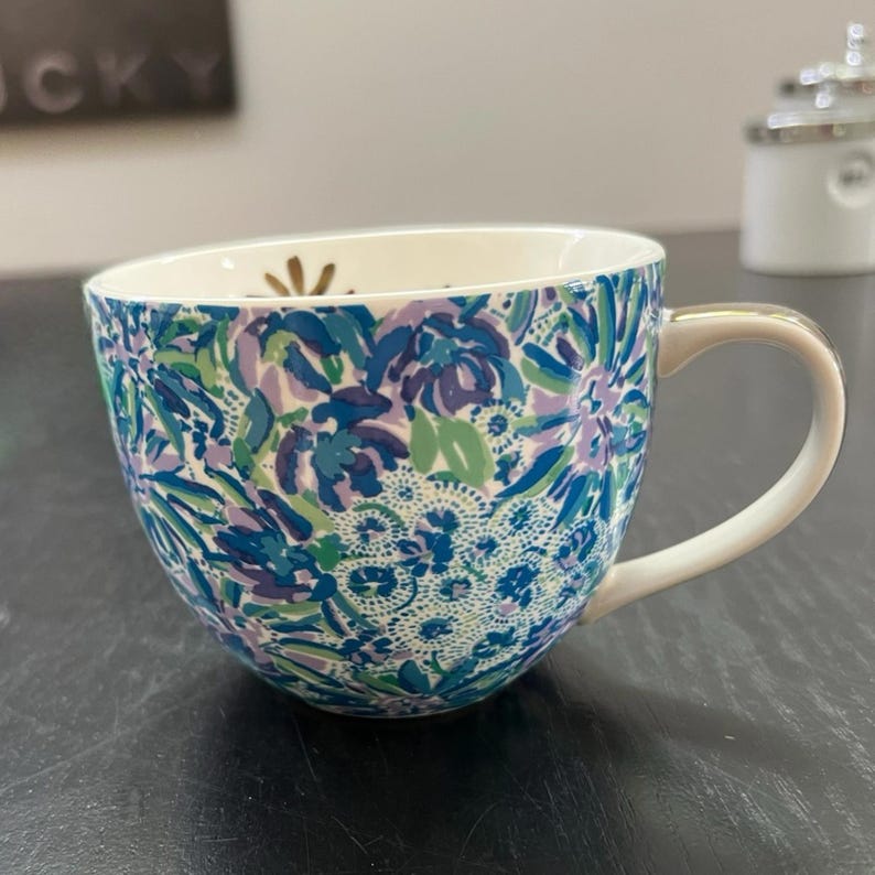 Lilly Pulitzer 12oz Ceramic Mug w/blue Floral Print & Gold Accents immagine 1