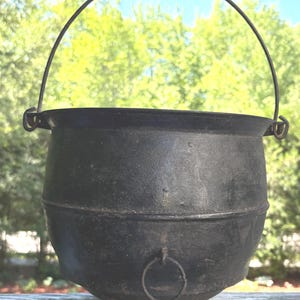 Antique Griswold Cast Iron 3 Legged Kettle Cauldron signed: ERIE - PAT. MAR.10,91