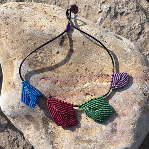 Large 4-leaf macrame necklace