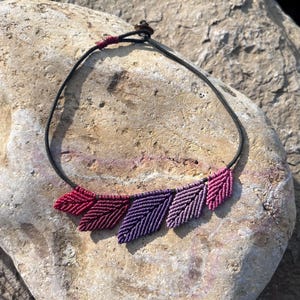 Medium macrame necklace with 5 leaves