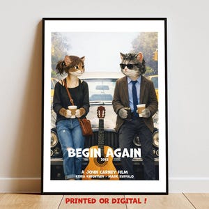 Può includere: Un poster incorniciato con una scena cinematografica con gatti antropomorfi. Il poster ha il titolo "BEGIN AGAIN" e l'anno 2013. Una chitarra è appoggiata a un'auto d'epoca. Il testo in basso recita "PRINTED OR DIGITAL!"