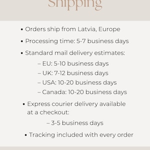K&ouml;nnte beinhalten: Text "Shipping" auf cremefarbenem Hintergrund. Aufz&auml;hlungspunkte beschreiben die Auftragsbearbeitung und Lieferzeiten, einschlie&szlig;lich 5-7 Werktagen f&uuml;r die Bearbeitung und 5-10 Werktagen f&uuml;r die EU. Tracking ist enthalten.
