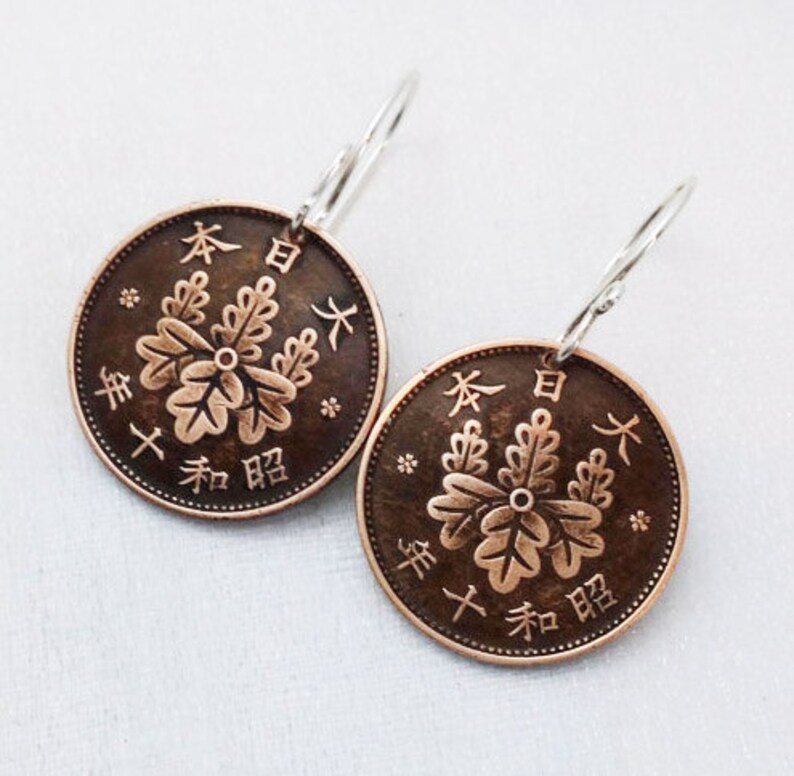 Boucles d'oreilles COIN boucles d'oreilles pièce de monnaie japonaises fleurs Japon antique kanji période Showa réversibles fils d'oreille en argent sterling image 2