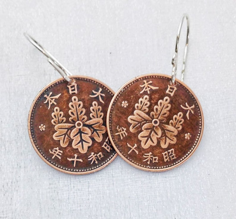 Boucles d'oreilles COIN boucles d'oreilles pièce de monnaie japonaises fleurs Japon antique kanji période Showa réversibles fils d'oreille en argent sterling image 1