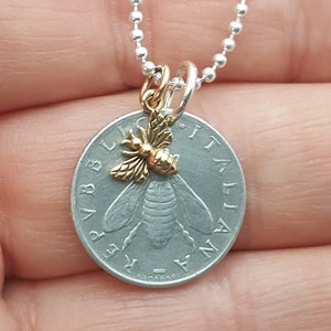 Italy Bee Coin necklace. Bee necklace. Bee jewelry. Italy. coin jewelry. Vintage Italian bee coin necklace. Bee pendant