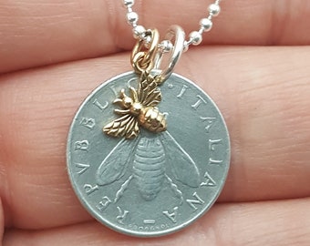 Italy Bee Coin necklace. Bee necklace. Bee jewelry. Italy. coin jewelry. Vintage Italian bee coin necklace. Bee pendant