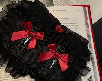 Sword under Lace Dress Kindle/Koboo Sleeve