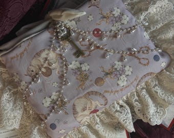 Cute Lace Cat Book Sleeve