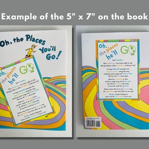 Pode incluir: Um livro de 5" x 7" intitulado "Oh, the Places You'll Go!" de Dr. Seuss. A capa do livro apresenta uma ilustra&ccedil;&atilde;o colorida de uma estrada com um arco-&iacute;ris e um fundo listrado verde, amarelo e vermelho. O livro &eacute; acompanhado por um cart&atilde;o menor com o mesmo t&iacute;tulo e uma mensagem para um professor.