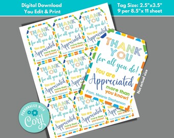 Op de afbeelding: Negen bedrukbare cadeaulabels met een kleurrijke geometrische rand. De labels zeggen "Bedankt voor alles wat je doet! Je wordt meer gewaardeerd dan je denkt!" met ruimte voor een naam. De labels zijn 6,35 cm bij 8,89 cm.