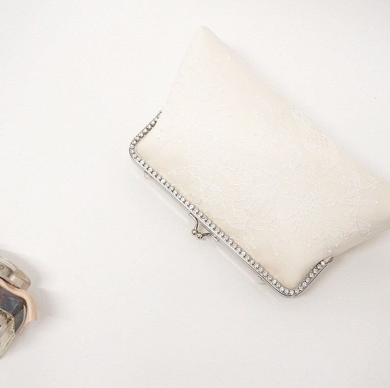 Chantilly Lace Clutch / Ivory Purse/ Vintage Inspired / Wedding Bag / Bridal Clutch / Bridesmaid Clutch image 4