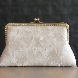 Lace Ivory Bridal Clutch / Vintage inspired / Elegant wedding clutch / Wedding Clutch / Bridal  Purse / Lace Clutch