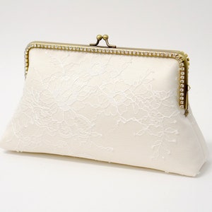 Chantilly Lace Clutch / Ivory Purse/ Vintage Inspired / Wedding Bag / Bridal Clutch / Bridesmaid Clutch image 3