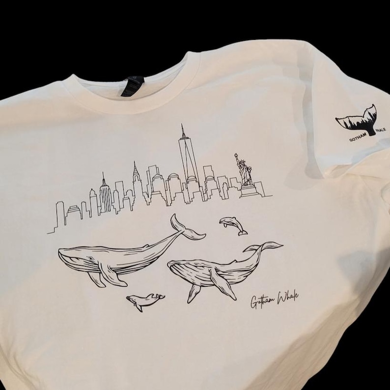 Camiseta con la ballena jorobada, el delfín y el horizonte de Nueva York de Gotham imagen 1