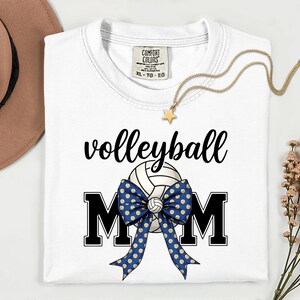 Camiseta Comfort Colors® para mamás de voleibol, camiseta deportiva para mamás, camiseta con lazo de voleibol, linda camiseta deportiva para mamás, camiseta para mamás para el día del partido. imagen 2