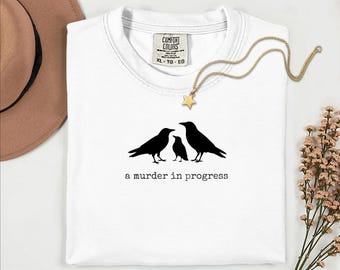 Comfort Color®-shirt A Murder In Progress, meme-kleding grappige vogels, humortop vogelliefhebber, vogelgrap Gen Z, cadeau Birder