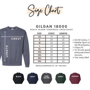 Pode incluir: Uma tabela de tamanhos para a camisola Gildan 18000 heavy blend com uma ilustra&ccedil;&atilde;o de uma camisola cinzento-mesclado escuro. A tabela lista os tamanhos XS a 5XL com medidas de peito e comprimento em polegadas. Inclui detalhes do tecido.