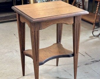 Vintage hamdmade american oak side table