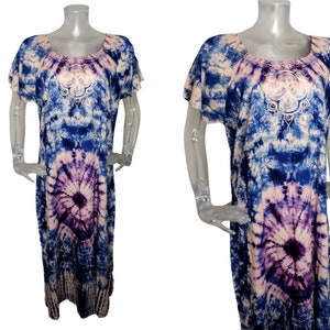 BARGAIN BOX***Vintage 1970s Dress /Navy Blue Tie Dye Maxi Dress /One size M/ 70s Dress /Flower print / Hippie/ Caftan/ Cotton Dress