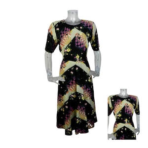 VINTAGE 1970s Dress/Retro Black Floral Dress UK 12 Fr 40/Bohemian Dress/70s dress/Psychedelic Dress/OP Art/Mod Dress/Flared Skirt