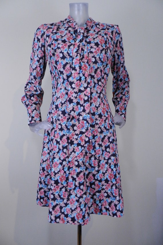 French VINTAGE 1970s Dress/Retro Blue Pink Floral… - image 2