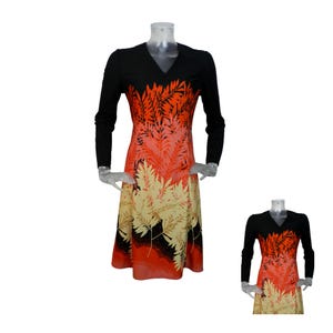 VINTAGE jaren 1970 jurk/retro zwart rood tropische blad print UK 12 Fr 40/Boho jurk/jaren 70 jurk/psychedelisch/Mod jurk/paneel uitlopende jurk/Chique