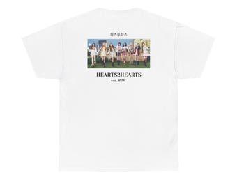 Camiseta con foto del grupo Hearts2Hearts / Estampado gráfico de K-pop en la espalda / NO OFICIAL / Merchandising para fans