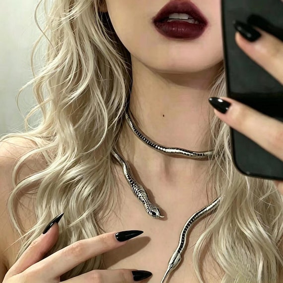 Gothic Cool Tone Wrap-Around Snake Choker, Metallic Alloy Serpent Necklace, Minimal Edgy Clavicle Neck Jewelry