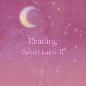 Könnte beinhalten: Digitale Illustration mit einem rosa Farbverlauf, einem leuchtenden Halbmond und verstreuten Sternen. Der Text "Reading Reactions II" wird in einer weichen rosa Schrift angezeigt und erzeugt ein verträumtes, himmlisches Thema.