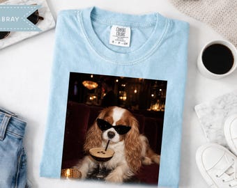 Comfort Colors® Cavalier King die een Espresso Martini drinkt T-shirt, Cavalier King Charles Spaniel T-shirt, Grappig Cavalier T-shirt, Cadeau voor Cavalier-moeder