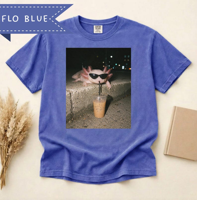 Axolotl T-shirt, Comfort Colors® Axolotl die ijskoffie drinkt T-shirt, Grappig Axolotl T-shirt, T-shirt met dieren in ijskoffie, Cadeau voor Axolotl-liefhebbers afbeelding 3