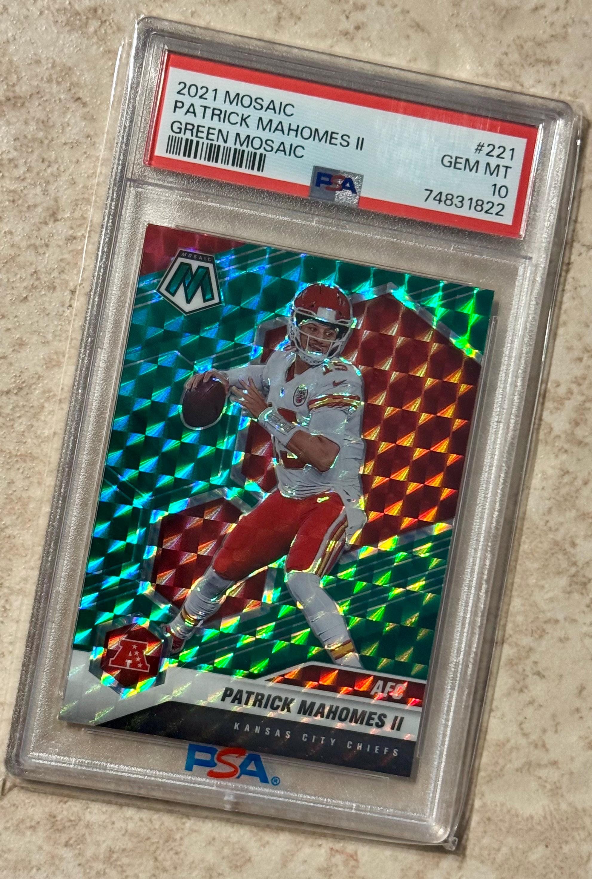 2021 Panini Mosaic - Patrick Mahomes II Green Prizm #221 10 Gem