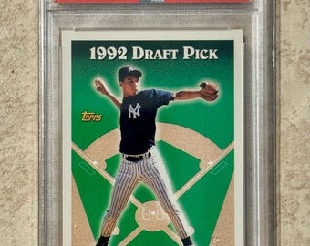 Cartão de novato (RC) de Derek Jeter, draftado, Topps Baseball de 1993, número 98, classificado como PSA 8.