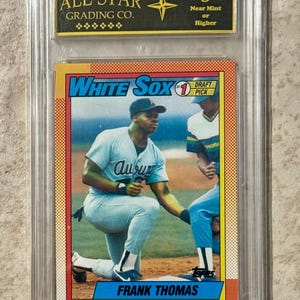 Puede incluir: Una tarjeta de béisbol calificada con Frank Thomas de los White Sox, dentro de un soporte protector. La tarjeta está calificada por All-Star Grading Co. y tiene una calificación de "9 Near Mint or Higher".