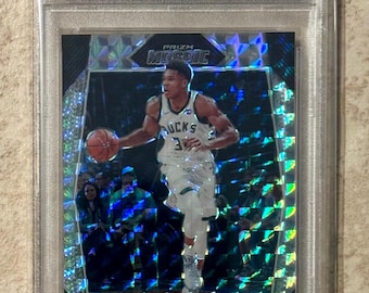 2017-18 Panini Mosaic #30 Giannis Antetokounmpo PSA 10 Gem Mint Milwaukee Bucks