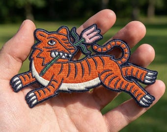 Tiger with Flower Embroidered Patch, Cute Traditional Tattoo Tiger Patches for Denim Jacket Backpack, Quirky Folk Art Animal Iron On Badge