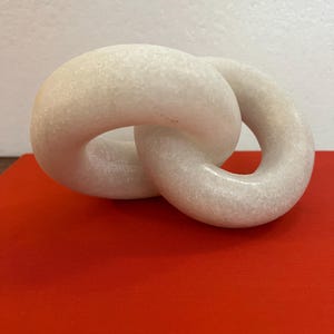 Marble Sculpture – Two Chain Links, Hand-Carved, 7 inches