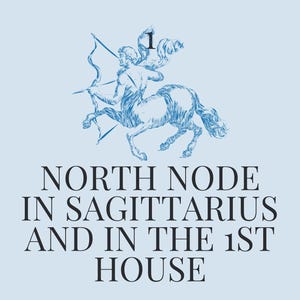 Könnte beinhalten: Hellblaue Grafik mit einer detaillierten blauen Illustration eines Zentauren mit Pfeil und Bogen. Der Text lautet "NORTH NODE IN SAGITTARIUS AND IN THE 1ST HOUSE". Das Bild hat einen hellblauen Hintergrund.
