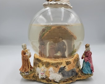 Holiday Classics Grand Globe Nativity Musical & Lighted 160MM SnowGlobe Vtg Xmas