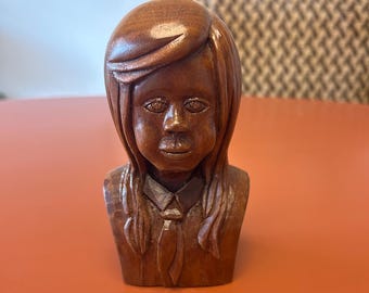 Vintage Hand geschnitzte Holz Büste von Mädchen mit Krawatte