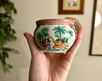 Maceta de cerámica china vintage con forma de elefante y escena de palmera pintada a mano